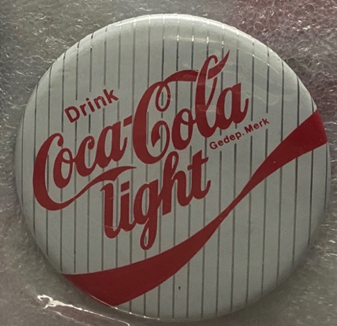 48143-1 € 1,50 coca cola button cc light.jpeg